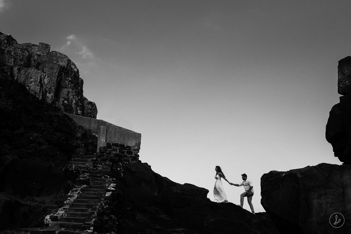 ensaio em torres, fotos de casal na praia, ensaio pré casamento na praia, fotos no litoral, fotos com mar, pré wedding, fotos no litoral gaúcho