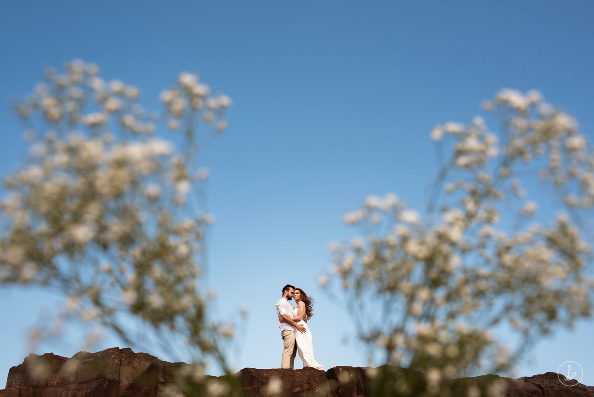 ensaio em torres, fotos de casal na praia, ensaio pré casamento na praia, fotos no litoral, fotos com mar, pré wedding, fotos no litoral gaúcho