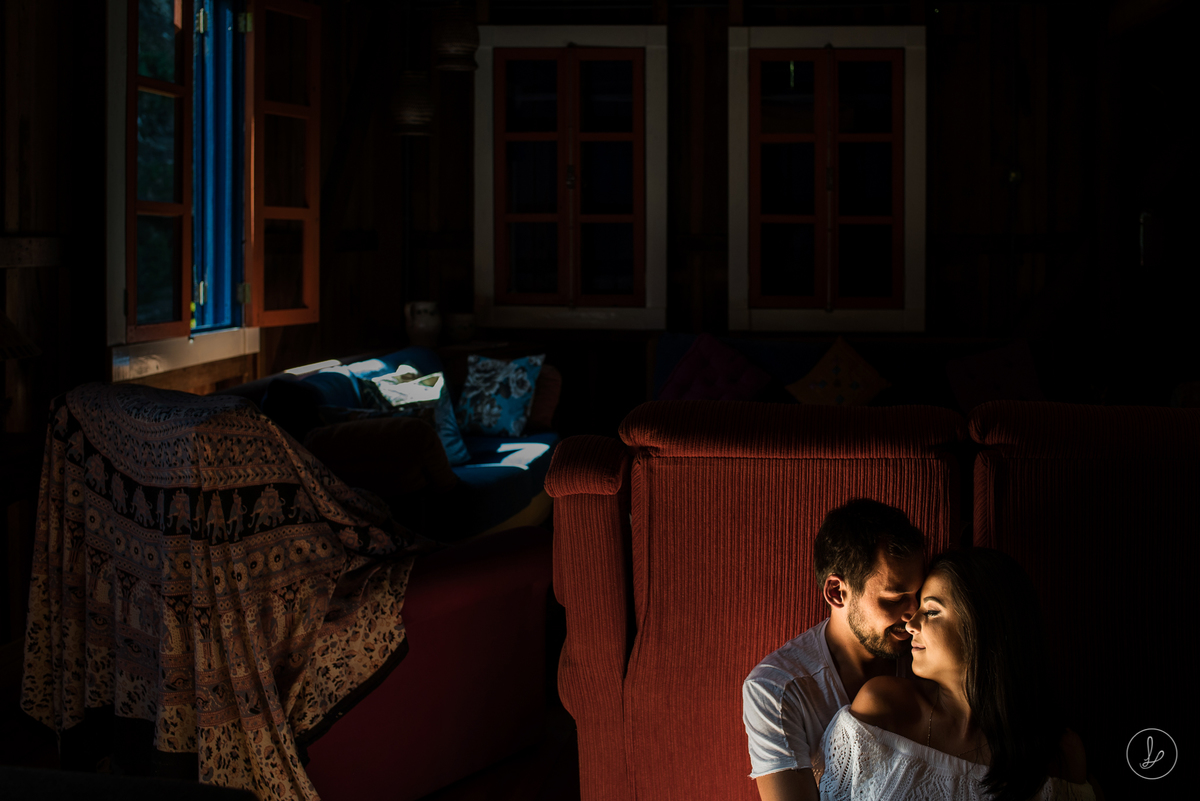 ensaio de casal no campo, fotos na serra gaúcha, ensaio de casal, fotógrafo na serra gaúcha, fotógrafo em caxias do sul, fotos de casal na natureza, ensaio pré wedding, pré casamento no campo, ipê, segredo
