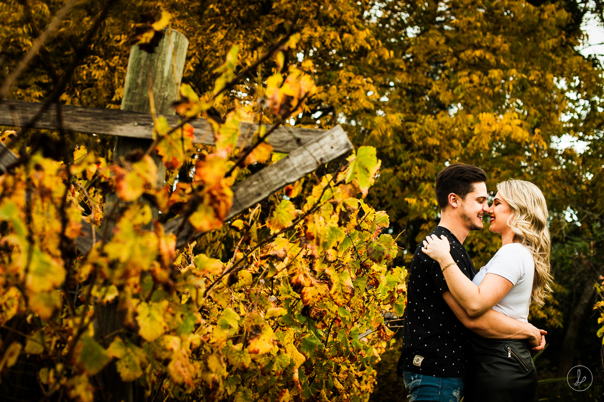 ensaionaserragaucha,fotosemvinicola,pordosol,ensaioprecasamento,prewedding,fotosnopordosol,fotosdecasais,saomarcos,montesantanavinhos,precasamento