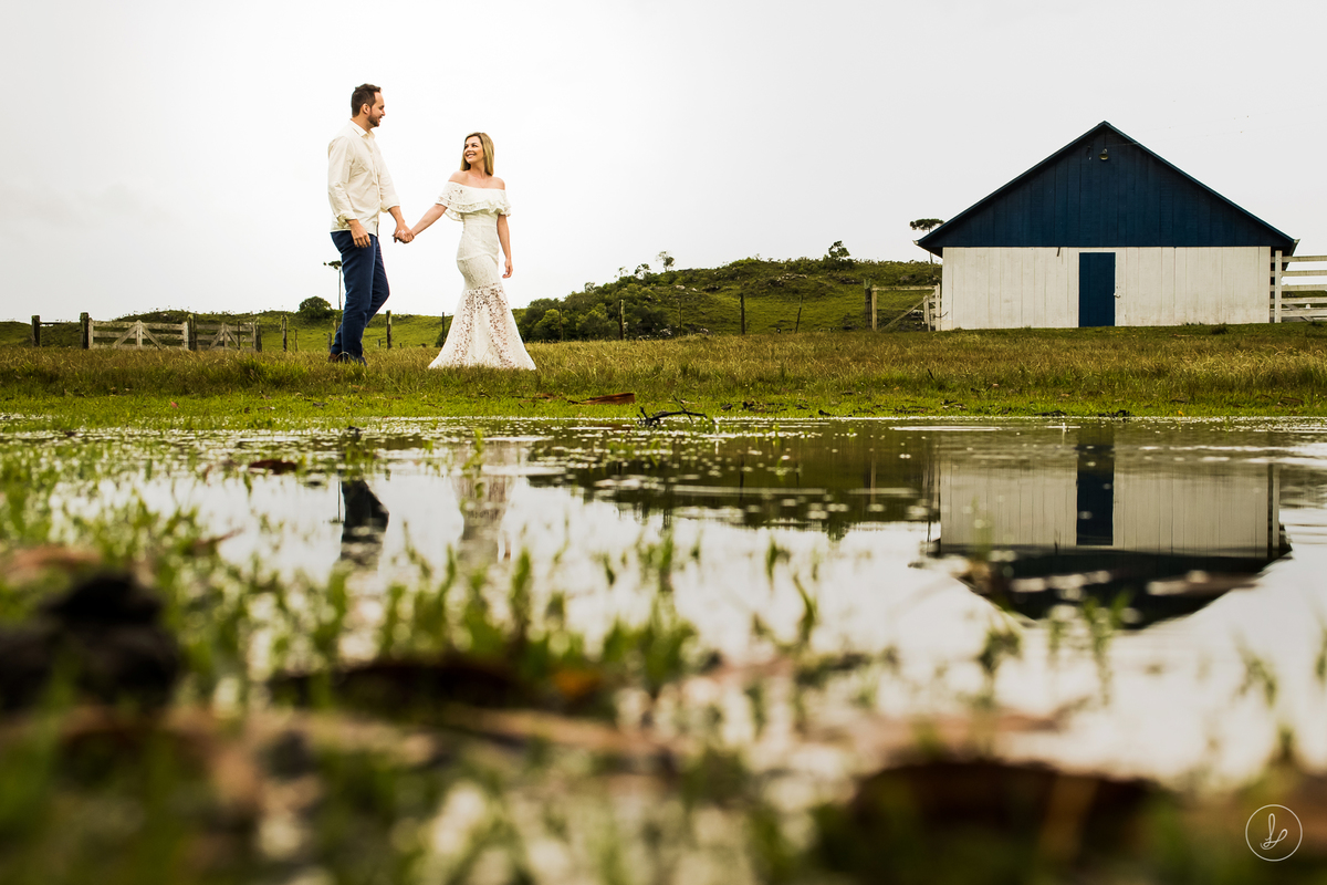 ensaionachuva,ensaiodecasalnachuva,fotosnachuva,fotosnocampo,ensaiodecasalnocampo,ensaioprecasamentonocampo,ensaiocomcavalos,ensaionafazenda,farmphotosession,ensaioprecasamento,melhoresfotografosserragaucha
