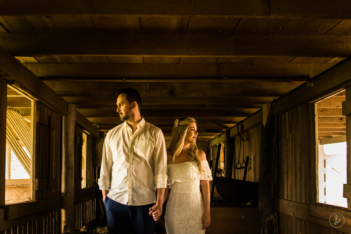 ensaionachuva,ensaiodecasalnachuva,fotosnachuva,fotosnocampo,ensaiodecasalnocampo,ensaioprecasamentonocampo,ensaiocomcavalos,ensaionafazenda,farmphotosession,ensaioprecasamento,melhoresfotografosserragaucha