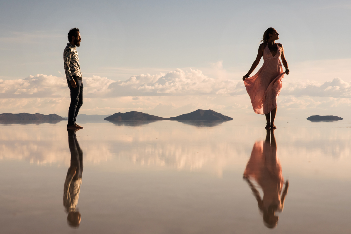 destinationwedding,ensaionosalardeuyuni,salardeuyuni,bolivia.uyuniweddings,photosession,session,potosi,cemiteriodetrens