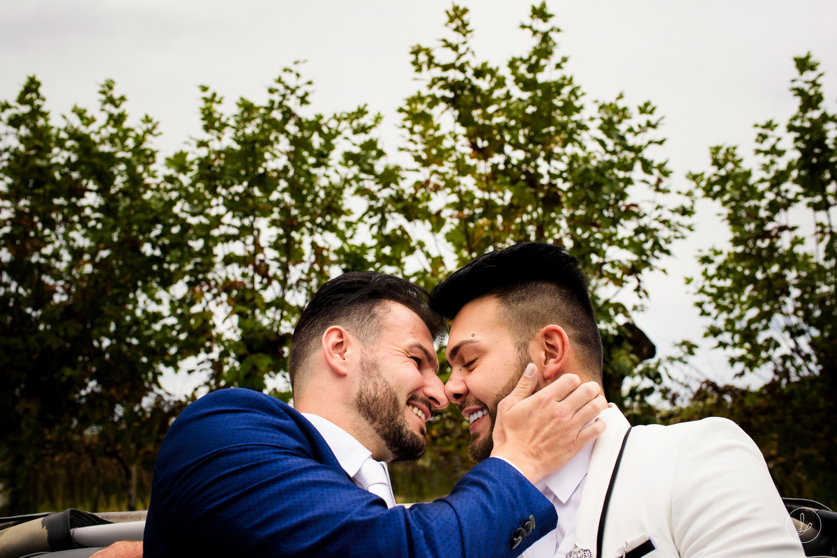 casamentogaynaserragaucha,casamentogay,casamentohomoafetivo,casamentonovaledosvinhedos,santorinigarden,claudiaboeira,lucaslermenfotografia,alphavideo,eletrosax,casaemtnodedoishomens