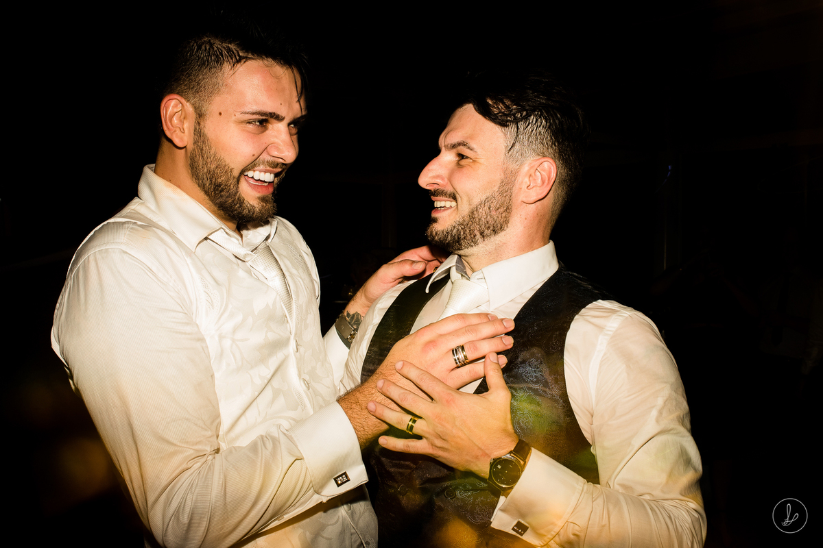 casamentogaynaserragaucha,casamentogay,casamentohomoafetivo,casamentonovaledosvinhedos,santorinigarden,claudiaboeira,lucaslermenfotografia,alphavideo,eletrosax,casaemtnodedoishomens