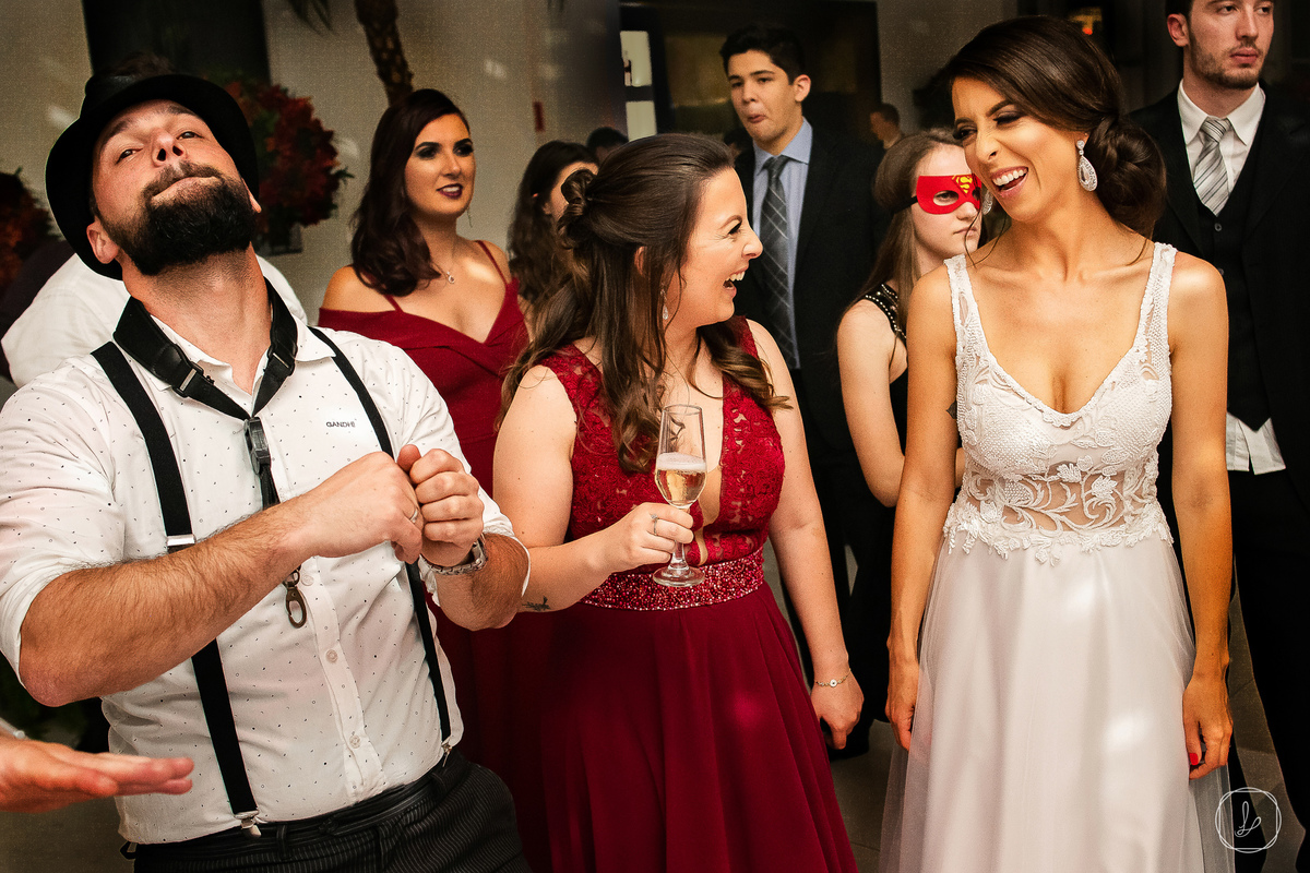 casamentoemcaxiasdosul,casamentonaserragaucha,casamentosuperheroi,fotosespontaneasdecasamento,decoracaodecasamento,melhoresfotosdecasamento,fotosdivertidasdecasamento,vestidodefesta,lucaslermen,altosdovale,lugarespracasar,destnationwedding