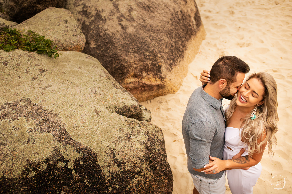 ensaiodecasalnapraia,prewedding,ensaioemflorianopolis,ensaionapraiadajoaquina,barradalagoa,fotosnapraia,fotosespontaneasdecasais,melhoresfotosdecasamento,ensaioslindos,fotosemfloripa