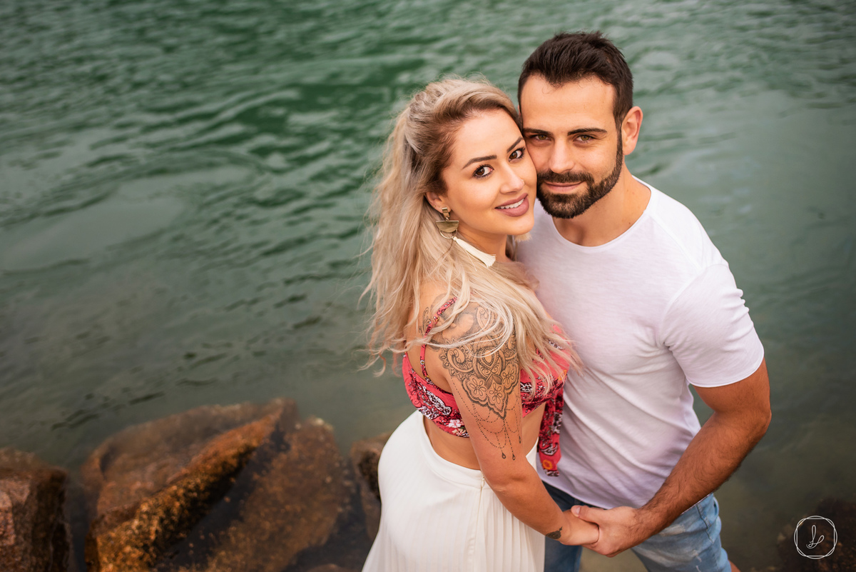 ensaiodecasalnapraia,prewedding,ensaioemflorianopolis,ensaionapraiadajoaquina,barradalagoa,fotosnapraia,fotosespontaneasdecasais,melhoresfotosdecasamento,ensaioslindos,fotosemfloripa