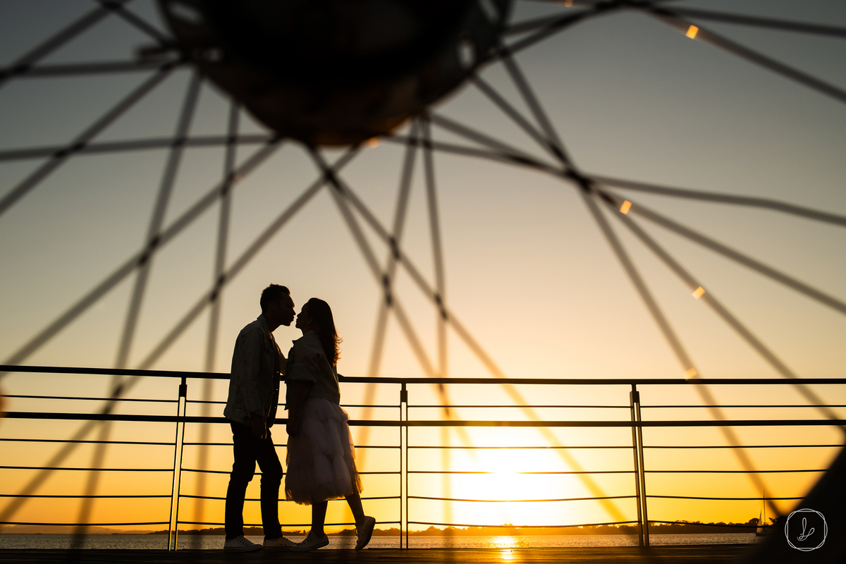 ensaioprecasamento,portoalegre,guaiba,fotosdecasal,pordosol,lucaslermenfotografia,fotosespontaneasdecasal