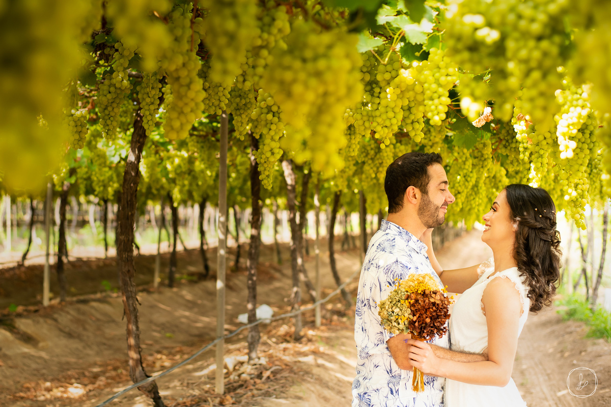ensaioprecasamento,casalnavinicola,boticelli,pernambuco,fotosdecasalnafazenda,casalnafazenda,uvas,fotosespontaneasdecasal,fotosromanticas,fotografodecasamento,fotografoempernambuco