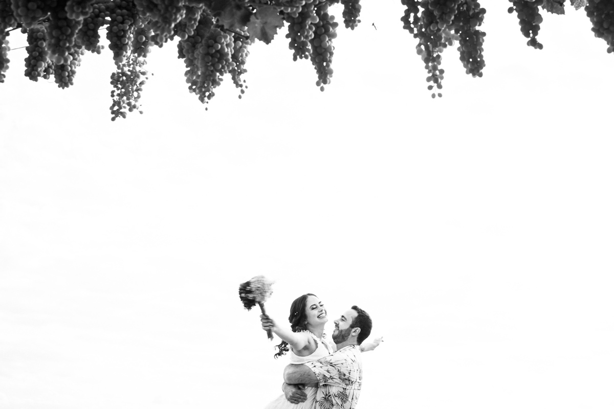 ensaioprecasamento,casalnavinicola,boticelli,pernambuco,fotosdecasalnafazenda,casalnafazenda,uvas,fotosespontaneasdecasal,fotosromanticas,fotografodecasamento,fotografoempernambuco