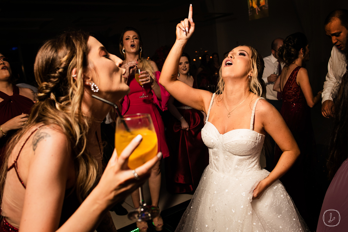 altosdovale,casamentocomchuva,casamentonaserragaucha,ourobranconoivas,andreazza,casamentoandreazza,lucaslermen,melhorescasamentos,fotosdecasamento,fotosespontaneasdecasamento,fotospretoebranco,fotoscoloridas