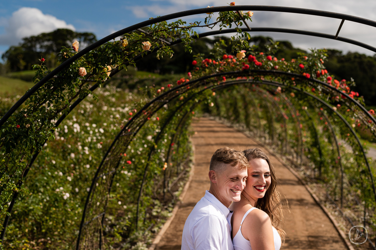 ensaionomatriaparquedeflores,saochico,serragaucha,ensaiodecasal,fotosdecasal,casalaoarlivre,saofranciscodepaula,parquedeflores,lugarespracasar,lugarespraensaiofotografico,fotoscoloridas,fotosespontaneas,fotosdecasais,precasamento,prewedding