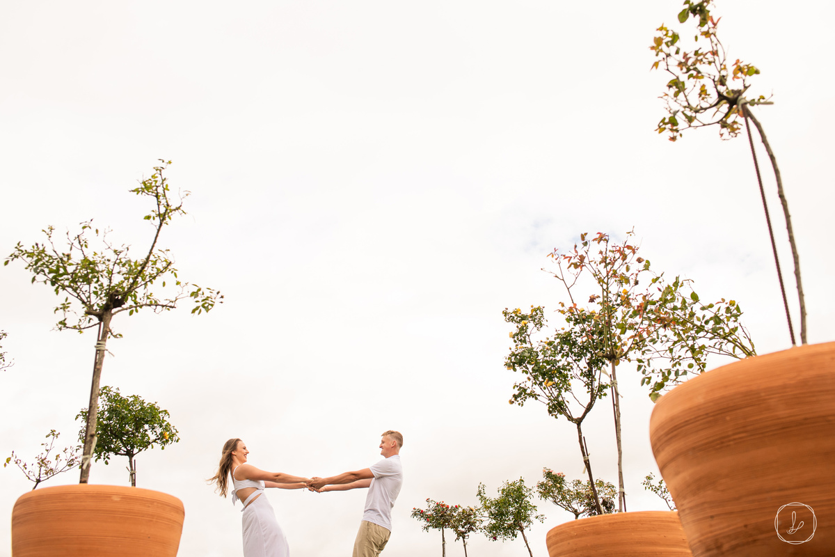 ensaionomatriaparquedeflores,saochico,serragaucha,ensaiodecasal,fotosdecasal,casalaoarlivre,saofranciscodepaula,parquedeflores,lugarespracasar,lugarespraensaiofotografico,fotoscoloridas,fotosespontaneas,fotosdecasais,precasamento,prewedding