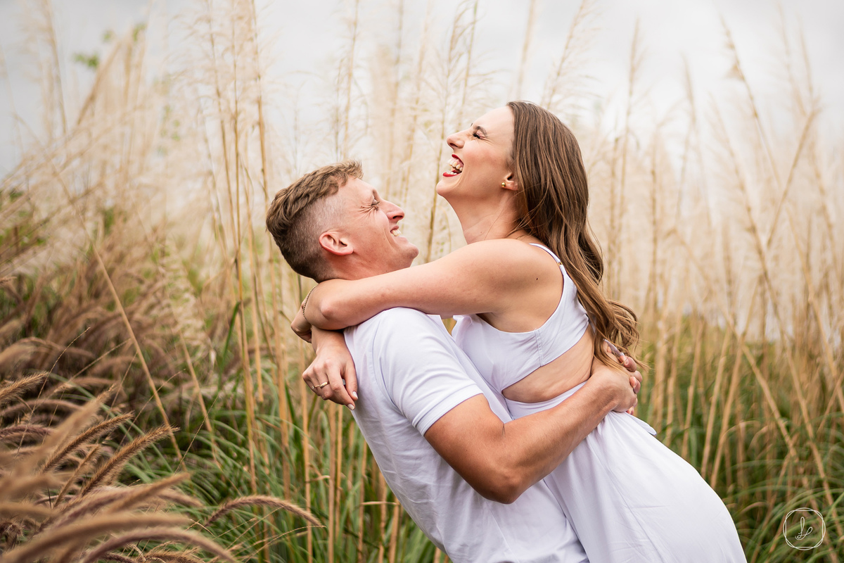 ensaionomatriaparquedeflores,saochico,serragaucha,ensaiodecasal,fotosdecasal,casalaoarlivre,saofranciscodepaula,parquedeflores,lugarespracasar,lugarespraensaiofotografico,fotoscoloridas,fotosespontaneas,fotosdecasais,precasamento,prewedding