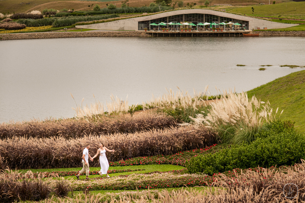 ensaionomatriaparquedeflores,saochico,serragaucha,ensaiodecasal,fotosdecasal,casalaoarlivre,saofranciscodepaula,parquedeflores,lugarespracasar,lugarespraensaiofotografico,fotoscoloridas,fotosespontaneas,fotosdecasais,precasamento,prewedding