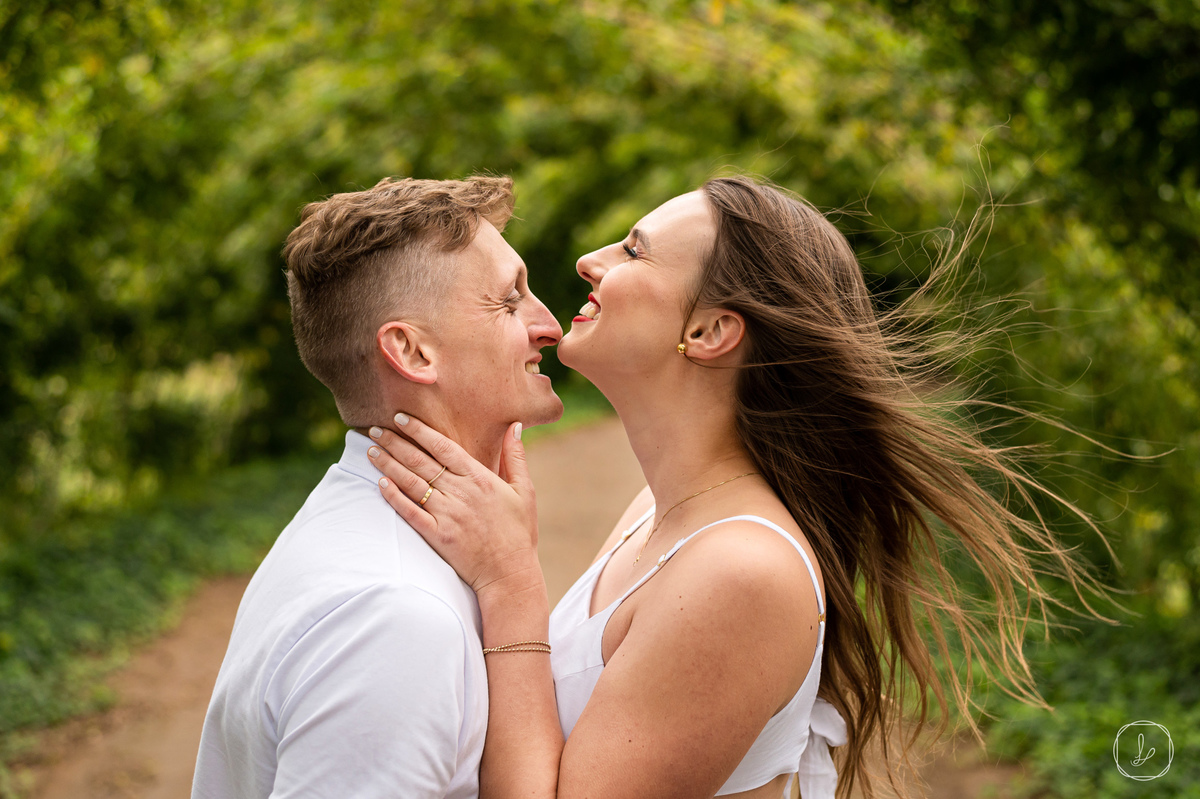 ensaionomatriaparquedeflores,saochico,serragaucha,ensaiodecasal,fotosdecasal,casalaoarlivre,saofranciscodepaula,parquedeflores,lugarespracasar,lugarespraensaiofotografico,fotoscoloridas,fotosespontaneas,fotosdecasais,precasamento,prewedding