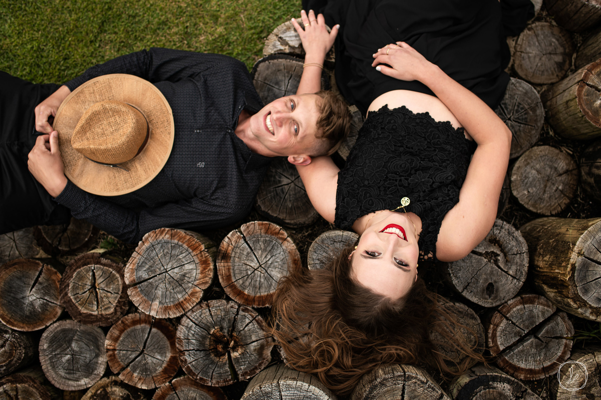 ensaionomatriaparquedeflores,saochico,serragaucha,ensaiodecasal,fotosdecasal,casalaoarlivre,saofranciscodepaula,parquedeflores,lugarespracasar,lugarespraensaiofotografico,fotoscoloridas,fotosespontaneas,fotosdecasais,precasamento,prewedding