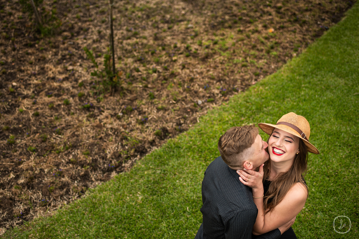 ensaionomatriaparquedeflores,saochico,serragaucha,ensaiodecasal,fotosdecasal,casalaoarlivre,saofranciscodepaula,parquedeflores,lugarespracasar,lugarespraensaiofotografico,fotoscoloridas,fotosespontaneas,fotosdecasais,precasamento,prewedding