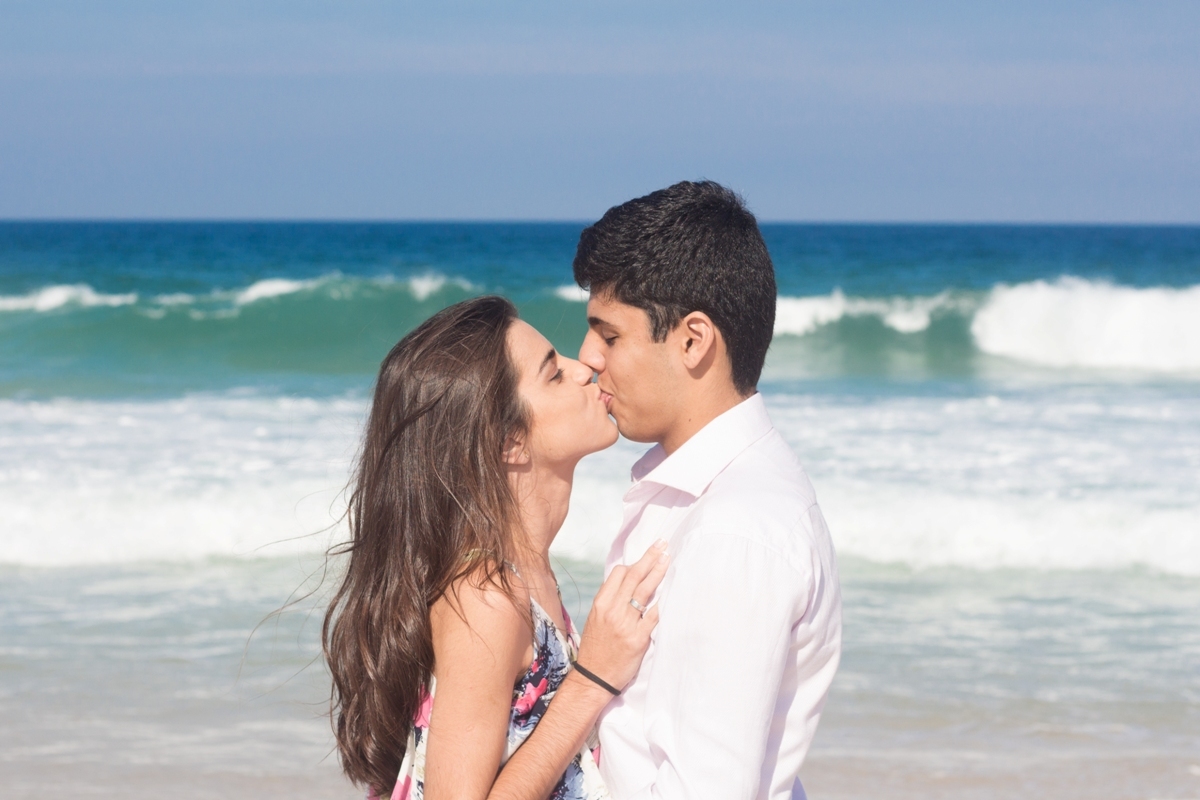 ensaio-fotográfico-de-casal-praia-saquarema-itaúna-rj