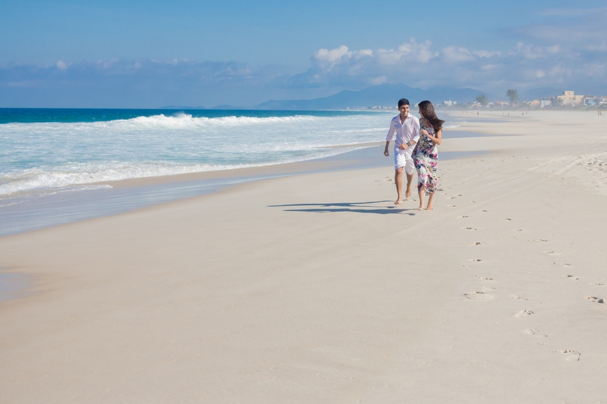 ensaio-fotográfico-de-casal-praia-saquarema-itaúna-rj