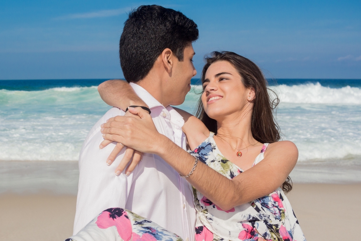 ensaio-fotográfico-de-casal-praia-saquarema-itaúna-rj