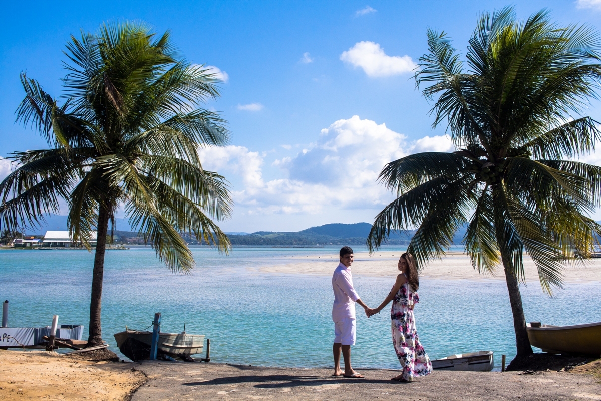 ensaio-fotográfico-de-casal-praia-saquarema-itaúna-rj