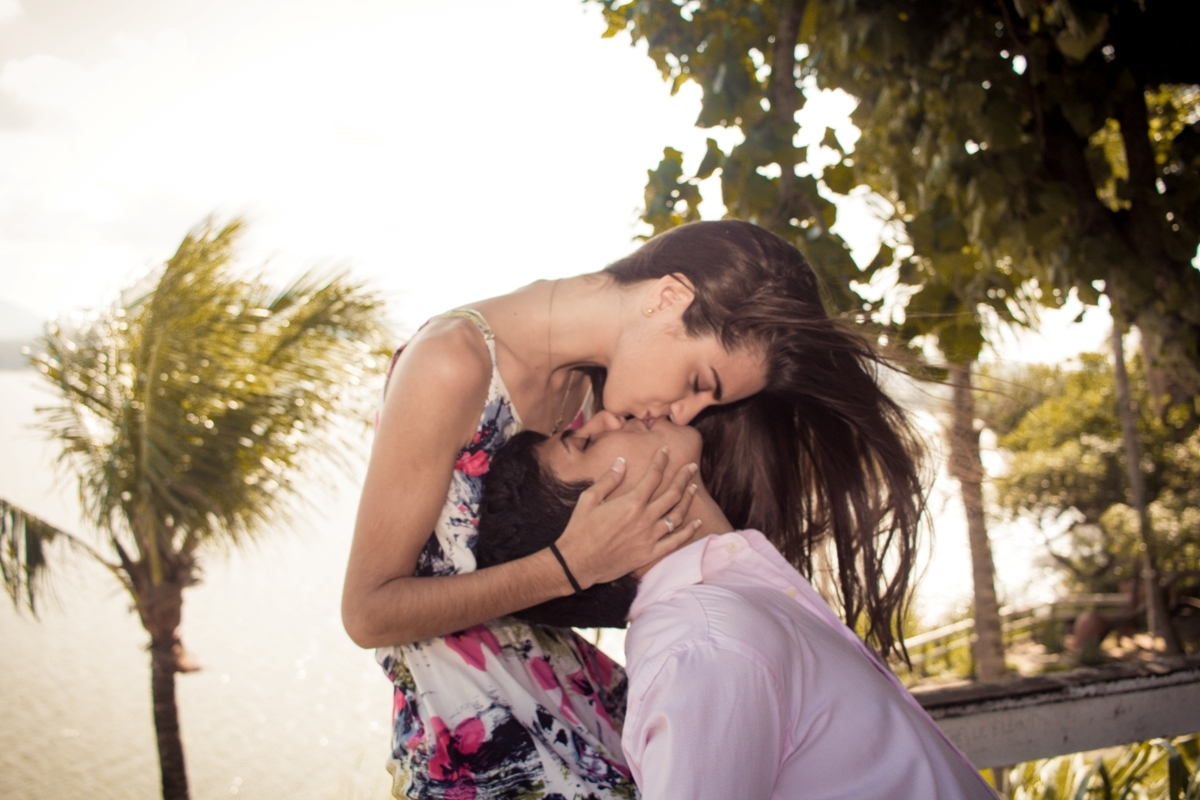 ensaio-fotográfico-de-casal-praia-saquarema-itaúna-rj