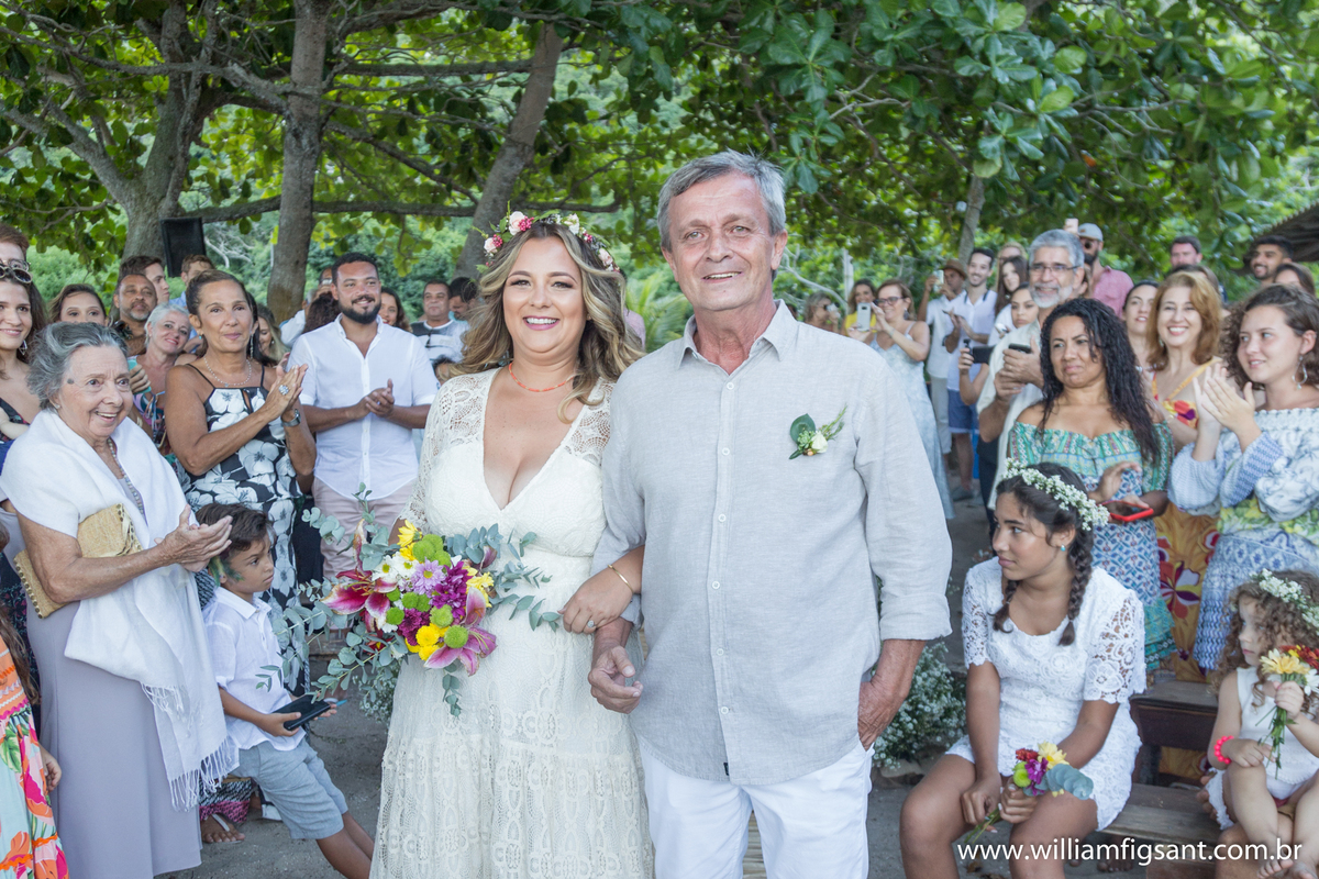 entrada da noiva casamento na praia búzios arraial do cabo rj