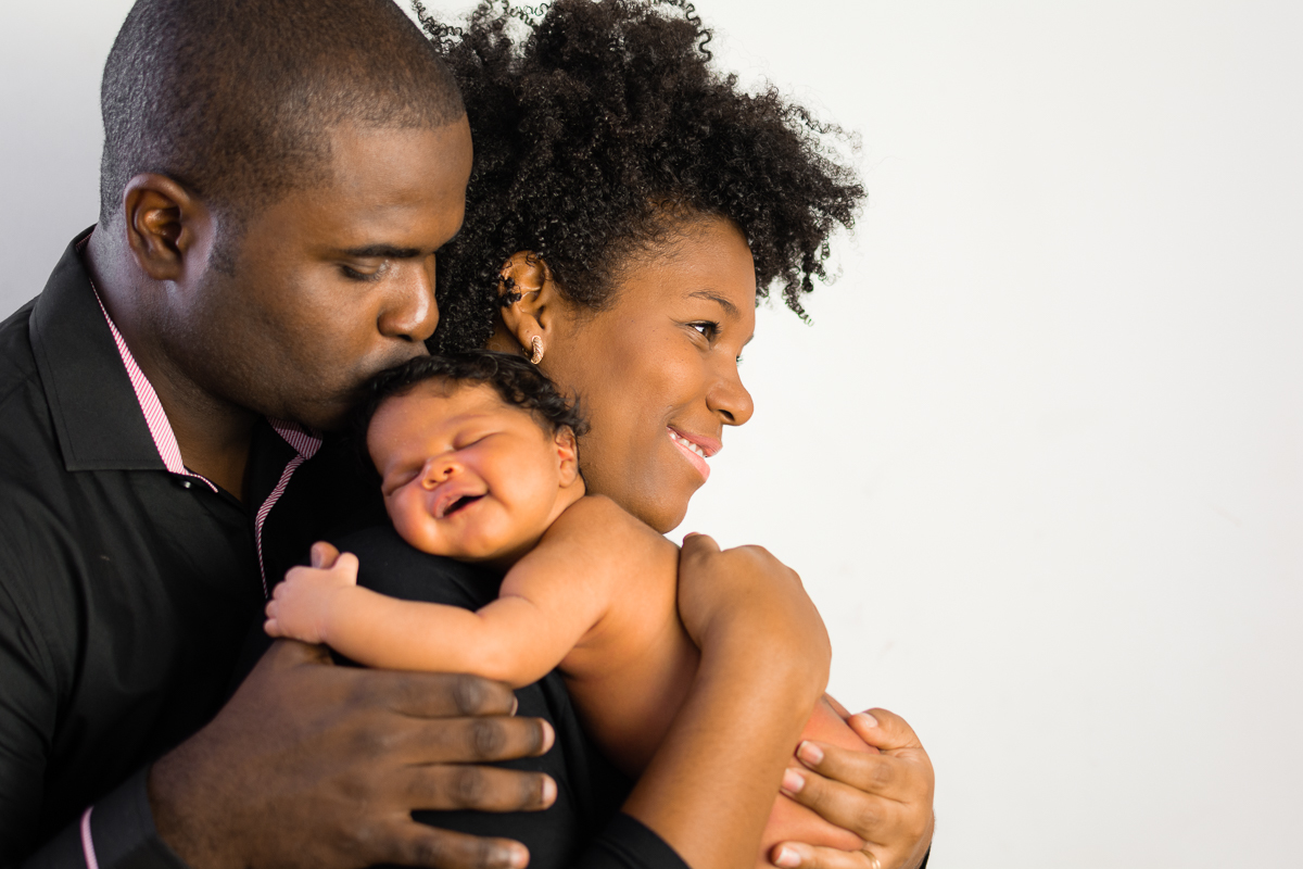 Família com seu bebê recém-nascido