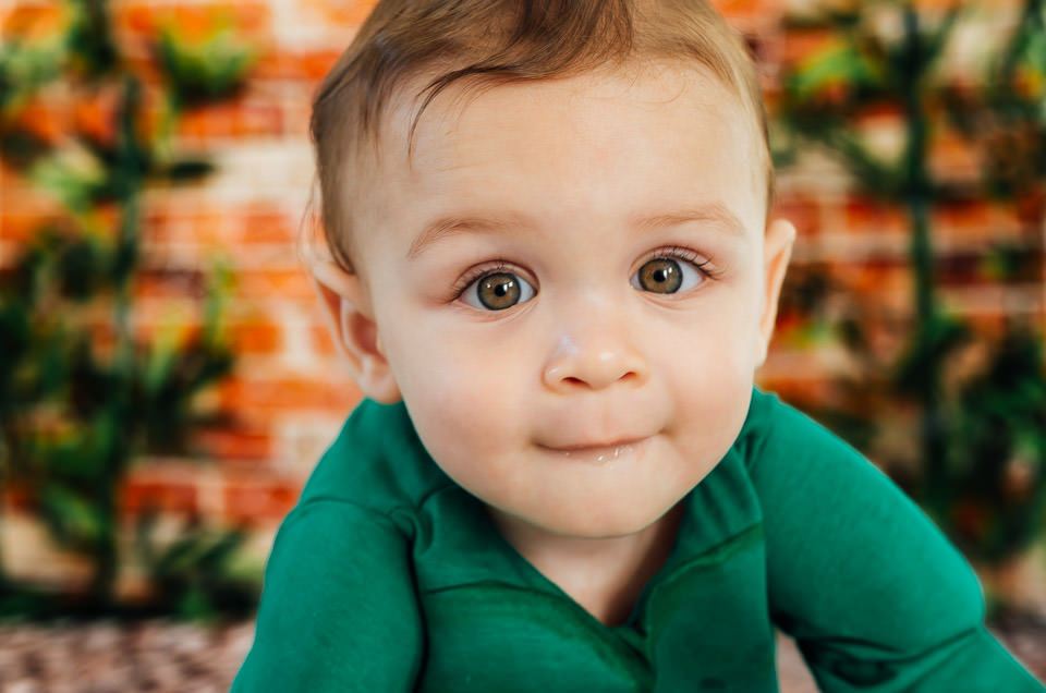 bebe=ê hulk, ensaio cake smash, bebê com fantasia de hulk com o tema os vingadores baby