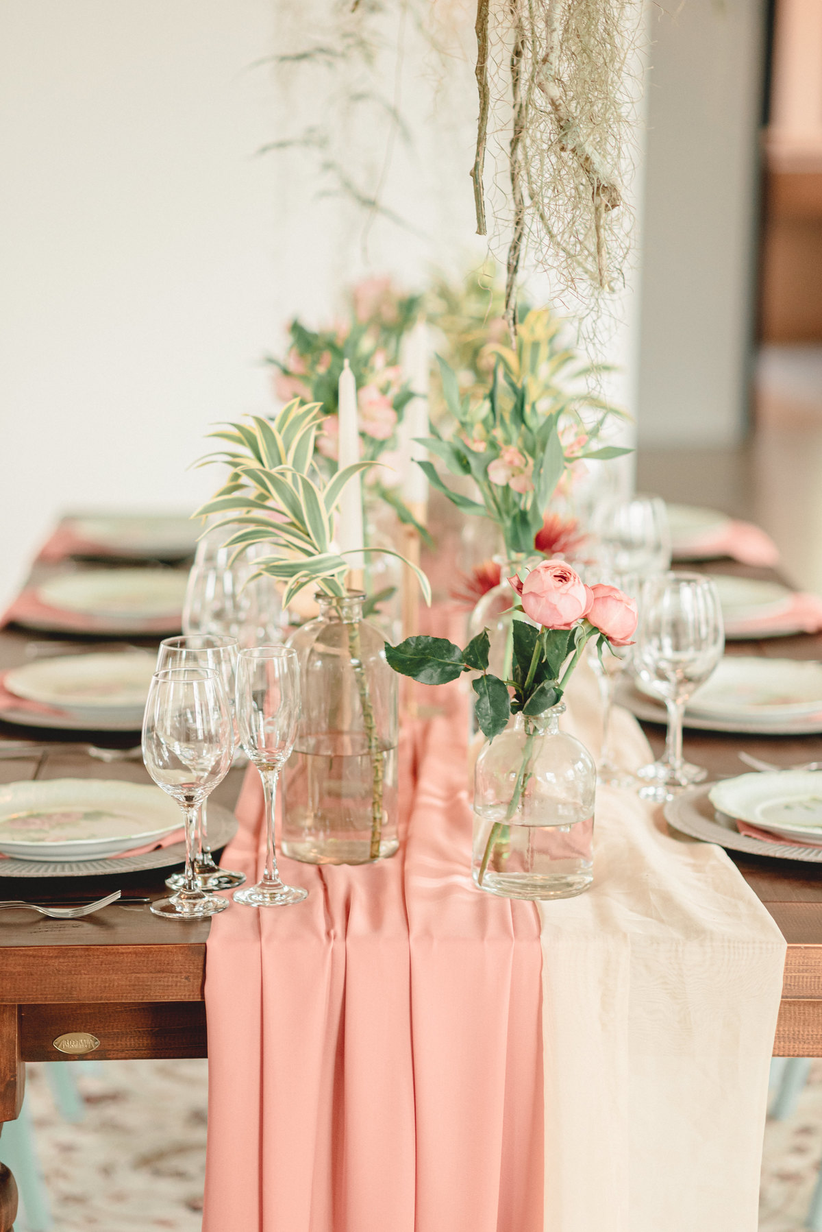 editorial-de-casamento-casarao-calixto-rama-wedding-estudio-reversa-casamento-de-dia-na-praia-sao-francisco-do-sul-expressiva-black-monica-linz-noivas-patricia-freitas-doce-encanto-confeitaria-ld-filmes-wedding-lovers-inspiracao-casamento