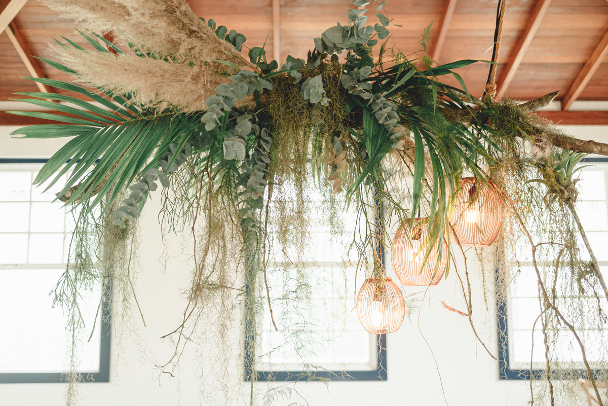 editorial-de-casamento-casarao-calixto-rama-wedding-estudio-reversa-casamento-de-dia-na-praia-sao-francisco-do-sul-expressiva-black-monica-linz-noivas-patricia-freitas-doce-encanto-confeitaria-ld-filmes-wedding-lovers-inspiracao-casamento