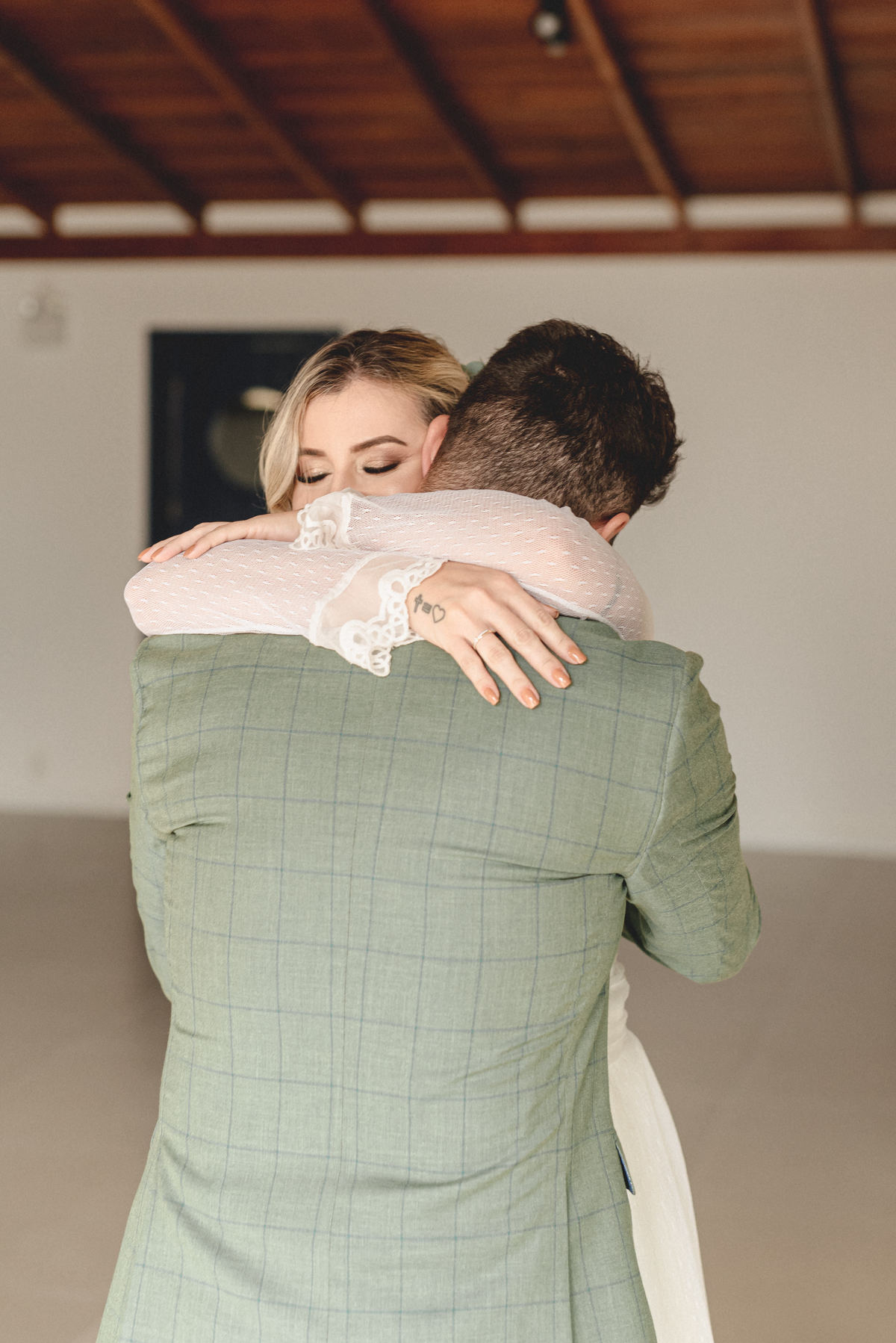 editorial-de-casamento-casarao-calixto-rama-wedding-estudio-reversa-casamento-de-dia-na-praia-sao-francisco-do-sul-expressiva-black-monica-linz-noivas-patricia-freitas-doce-encanto-confeitaria-ld-filmes-wedding-lovers-inspiracao-casamento