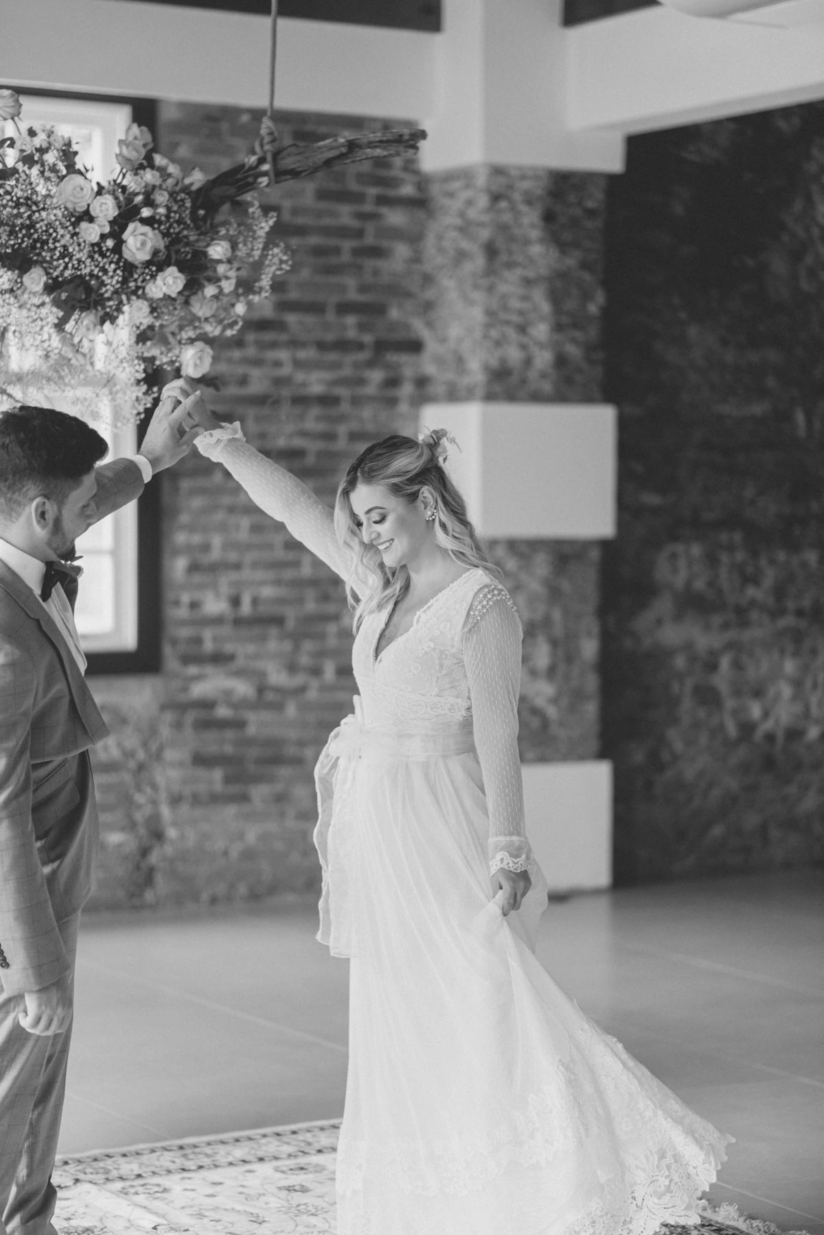 editorial-de-casamento-casarao-calixto-rama-wedding-estudio-reversa-casamento-de-dia-na-praia-sao-francisco-do-sul-expressiva-black-monica-linz-noivas-patricia-freitas-doce-encanto-confeitaria-ld-filmes-wedding-lovers-inspiracao-casamento