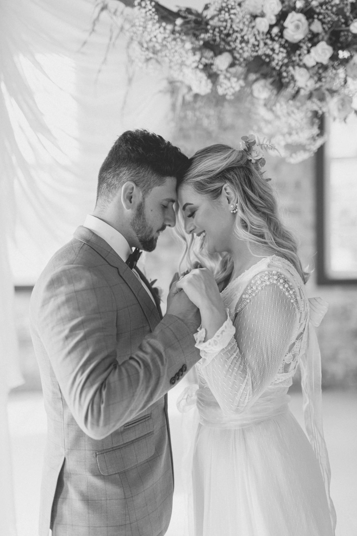 editorial-de-casamento-casarao-calixto-rama-wedding-estudio-reversa-casamento-de-dia-na-praia-sao-francisco-do-sul-expressiva-black-monica-linz-noivas-patricia-freitas-doce-encanto-confeitaria-ld-filmes-wedding-lovers-inspiracao-casamento