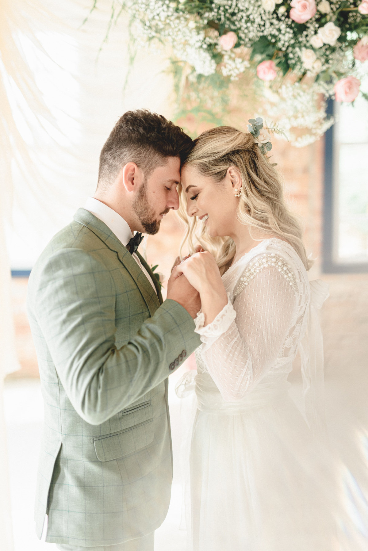 editorial-de-casamento-casarao-calixto-rama-wedding-estudio-reversa-casamento-de-dia-na-praia-sao-francisco-do-sul-expressiva-black-monica-linz-noivas-patricia-freitas-doce-encanto-confeitaria-ld-filmes-wedding-lovers-inspiracao-casamento