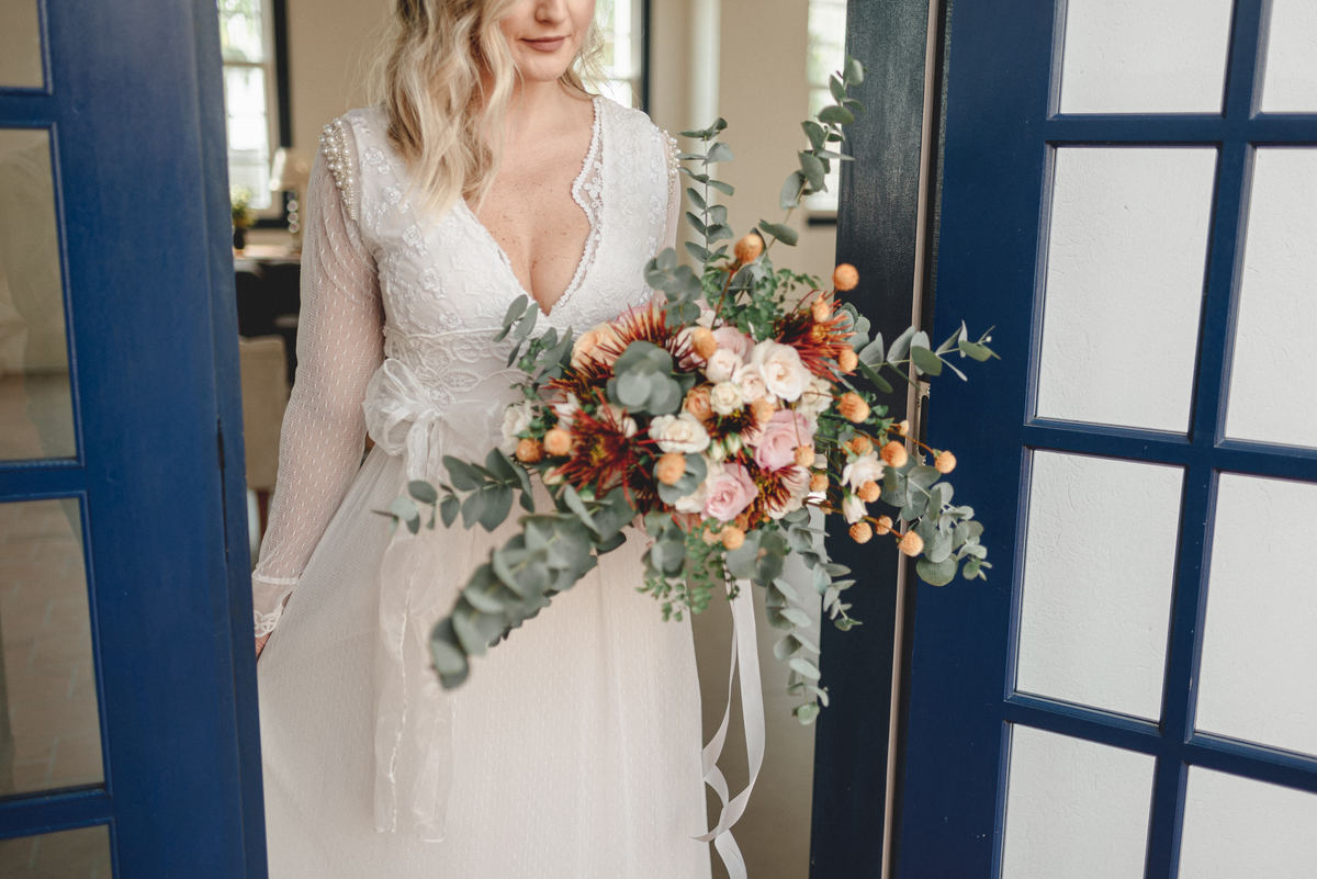 editorial-de-casamento-casarao-calixto-rama-wedding-estudio-reversa-casamento-de-dia-na-praia-sao-francisco-do-sul-expressiva-black-monica-linz-noivas-patricia-freitas-doce-encanto-confeitaria-ld-filmes-wedding-lovers-inspiracao-casamento