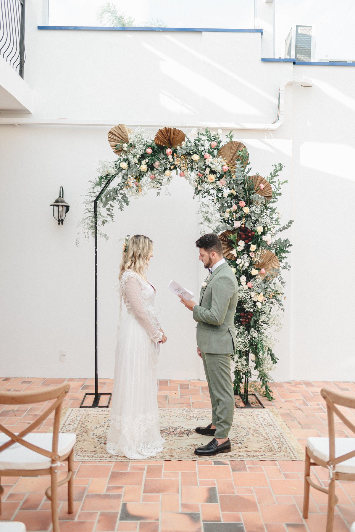 editorial-de-casamento-casarao-calixto-rama-wedding-estudio-reversa-casamento-de-dia-na-praia-sao-francisco-do-sul-expressiva-black-monica-linz-noivas-patricia-freitas-doce-encanto-confeitaria-ld-filmes-wedding-lovers-inspiracao-casamento