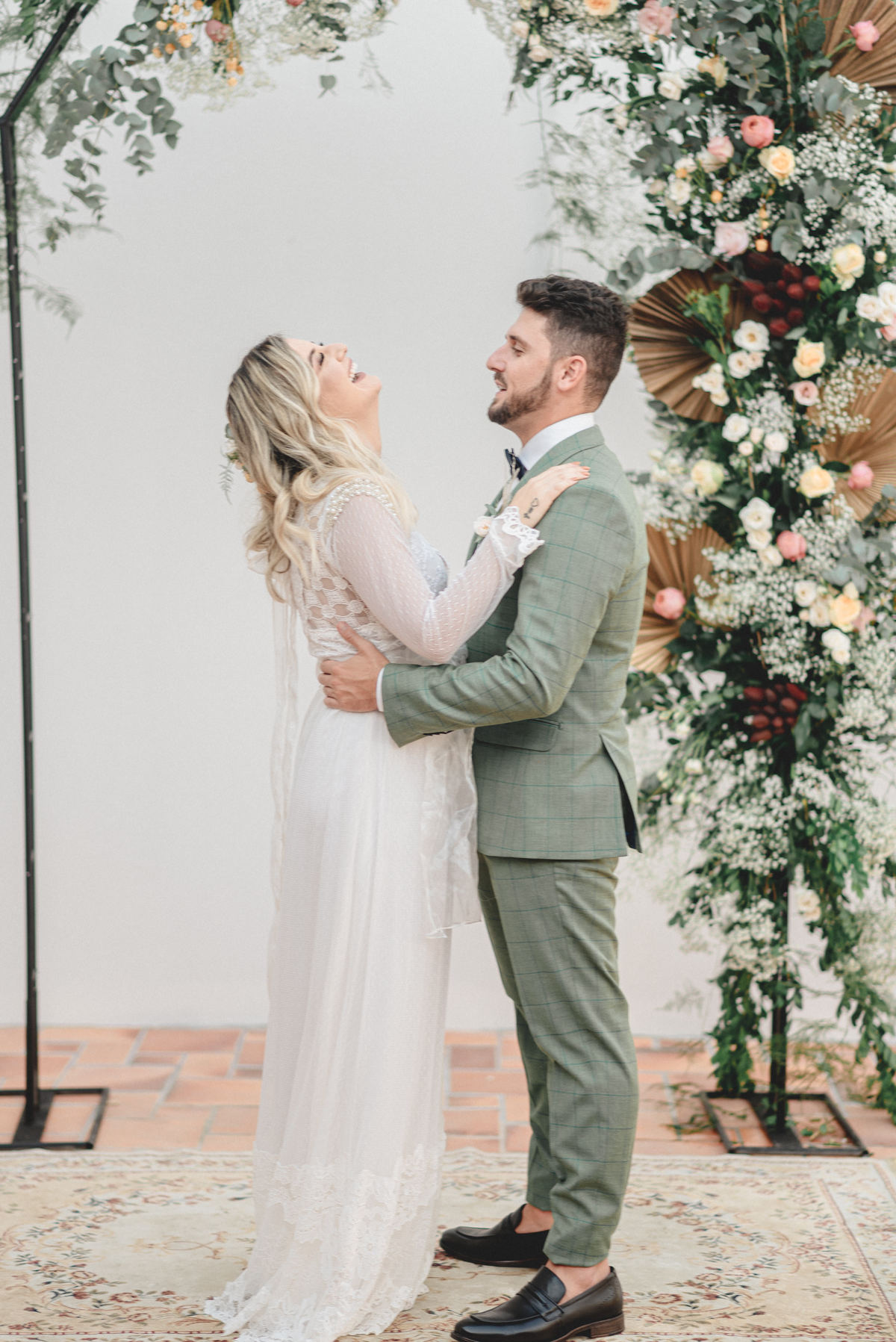 editorial-de-casamento-casarao-calixto-rama-wedding-estudio-reversa-casamento-de-dia-na-praia-sao-francisco-do-sul-expressiva-black-monica-linz-noivas-patricia-freitas-doce-encanto-confeitaria-ld-filmes-wedding-lovers-inspiracao-casamento