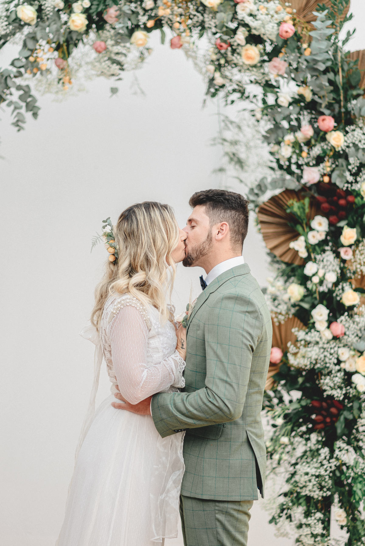 editorial-de-casamento-casarao-calixto-rama-wedding-estudio-reversa-casamento-de-dia-na-praia-sao-francisco-do-sul-expressiva-black-monica-linz-noivas-patricia-freitas-doce-encanto-confeitaria-ld-filmes-wedding-lovers-inspiracao-casamento