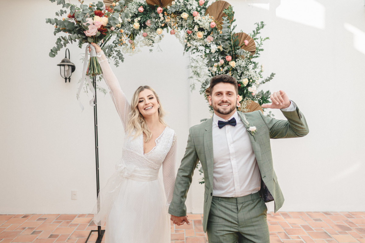 editorial-de-casamento-casarao-calixto-rama-wedding-estudio-reversa-casamento-de-dia-na-praia-sao-francisco-do-sul-expressiva-black-monica-linz-noivas-patricia-freitas-doce-encanto-confeitaria-ld-filmes-wedding-lovers-inspiracao-casamento