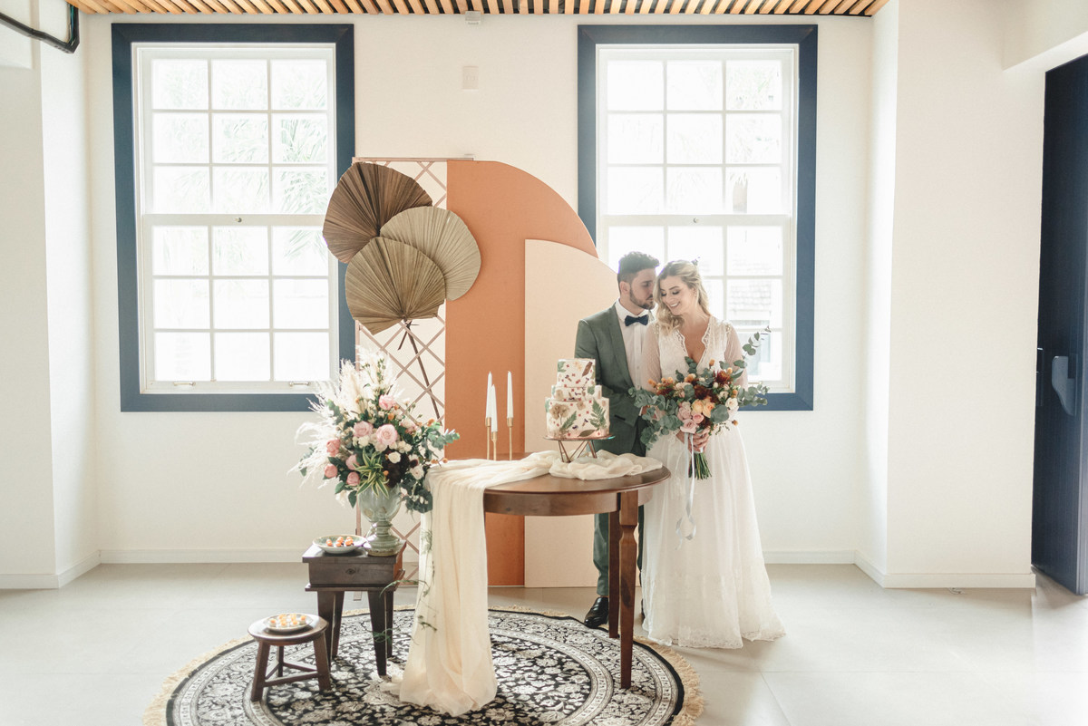 editorial-de-casamento-casarao-calixto-rama-wedding-estudio-reversa-casamento-de-dia-na-praia-sao-francisco-do-sul-expressiva-black-monica-linz-noivas-patricia-freitas-doce-encanto-confeitaria-ld-filmes-wedding-lovers-inspiracao-casamento