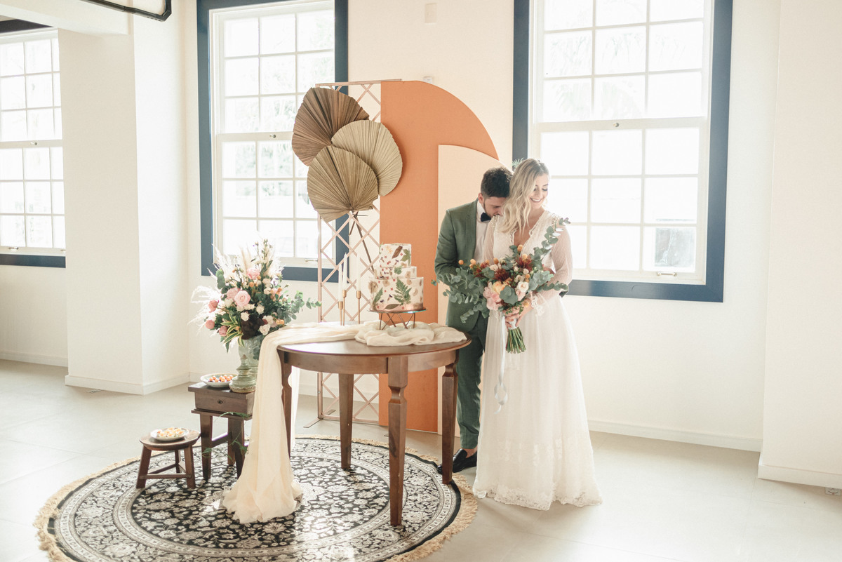 editorial-de-casamento-casarao-calixto-rama-wedding-estudio-reversa-casamento-de-dia-na-praia-sao-francisco-do-sul-expressiva-black-monica-linz-noivas-patricia-freitas-doce-encanto-confeitaria-ld-filmes-wedding-lovers-inspiracao-casamento