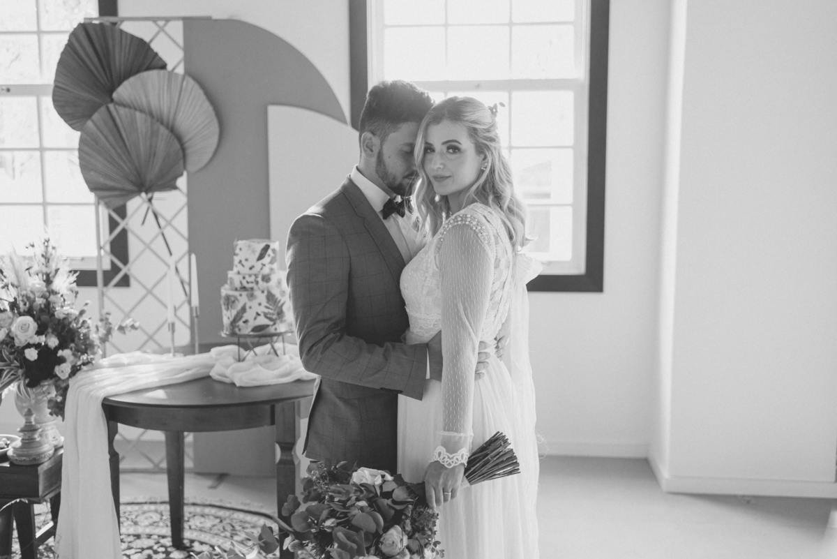 editorial-de-casamento-casarao-calixto-rama-wedding-estudio-reversa-casamento-de-dia-na-praia-sao-francisco-do-sul-expressiva-black-monica-linz-noivas-patricia-freitas-doce-encanto-confeitaria-ld-filmes-wedding-lovers-inspiracao-casamento