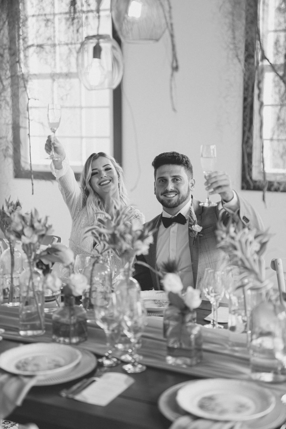 editorial-de-casamento-casarao-calixto-rama-wedding-estudio-reversa-casamento-de-dia-na-praia-sao-francisco-do-sul-expressiva-black-monica-linz-noivas-patricia-freitas-doce-encanto-confeitaria-ld-filmes-wedding-lovers-inspiracao-casamento