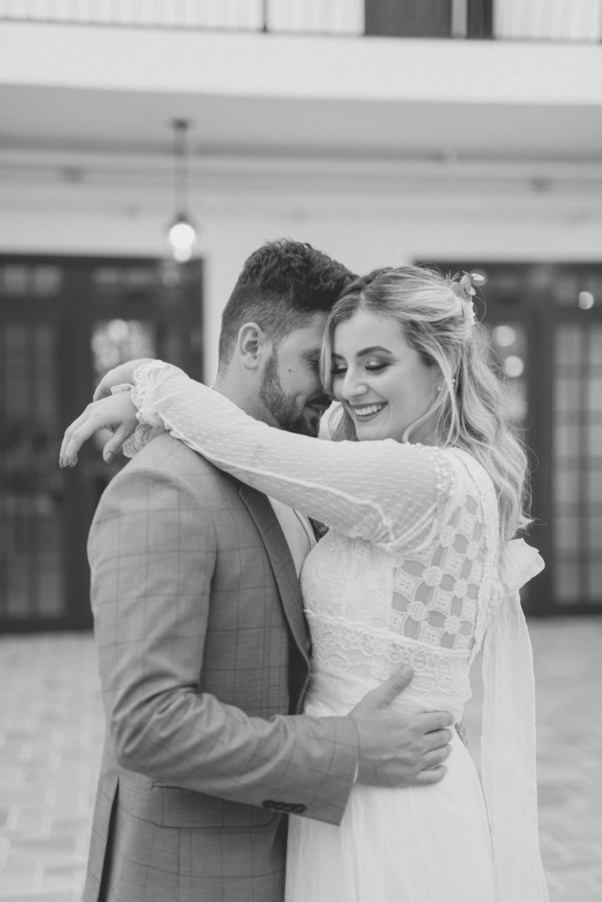 editorial-de-casamento-casarao-calixto-rama-wedding-estudio-reversa-casamento-de-dia-na-praia-sao-francisco-do-sul-expressiva-black-monica-linz-noivas-patricia-freitas-doce-encanto-confeitaria-ld-filmes-wedding-lovers-inspiracao-casamento