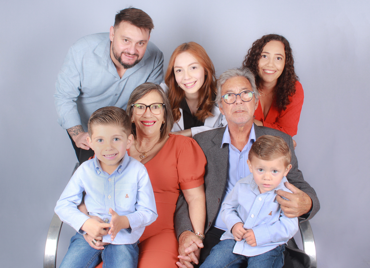 studio-estudio-foto-fotografia-book-formanda-medicina-formatura-jaleco-estecoscopio-familia