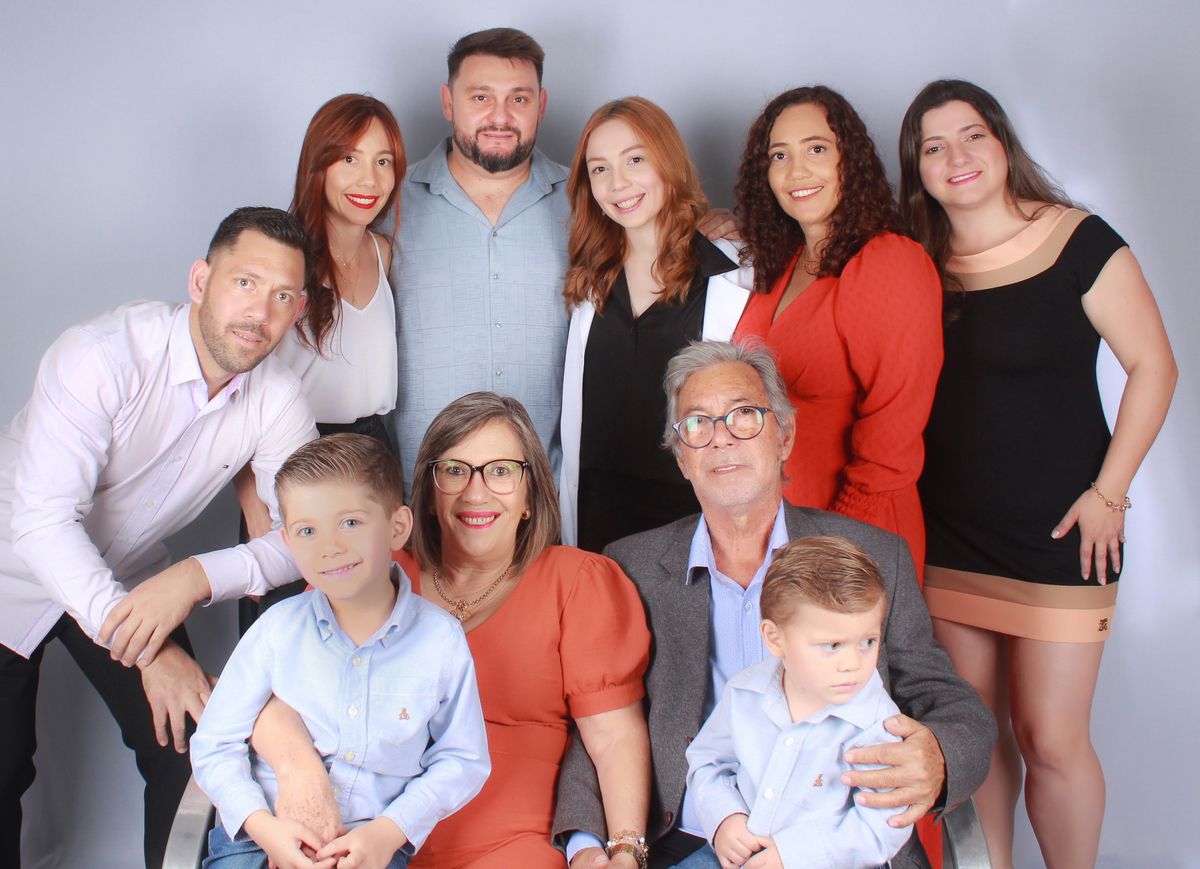 studio-estudio-foto-fotografia-book-formanda-medicina-formatura-jaleco-estecoscopio-familia