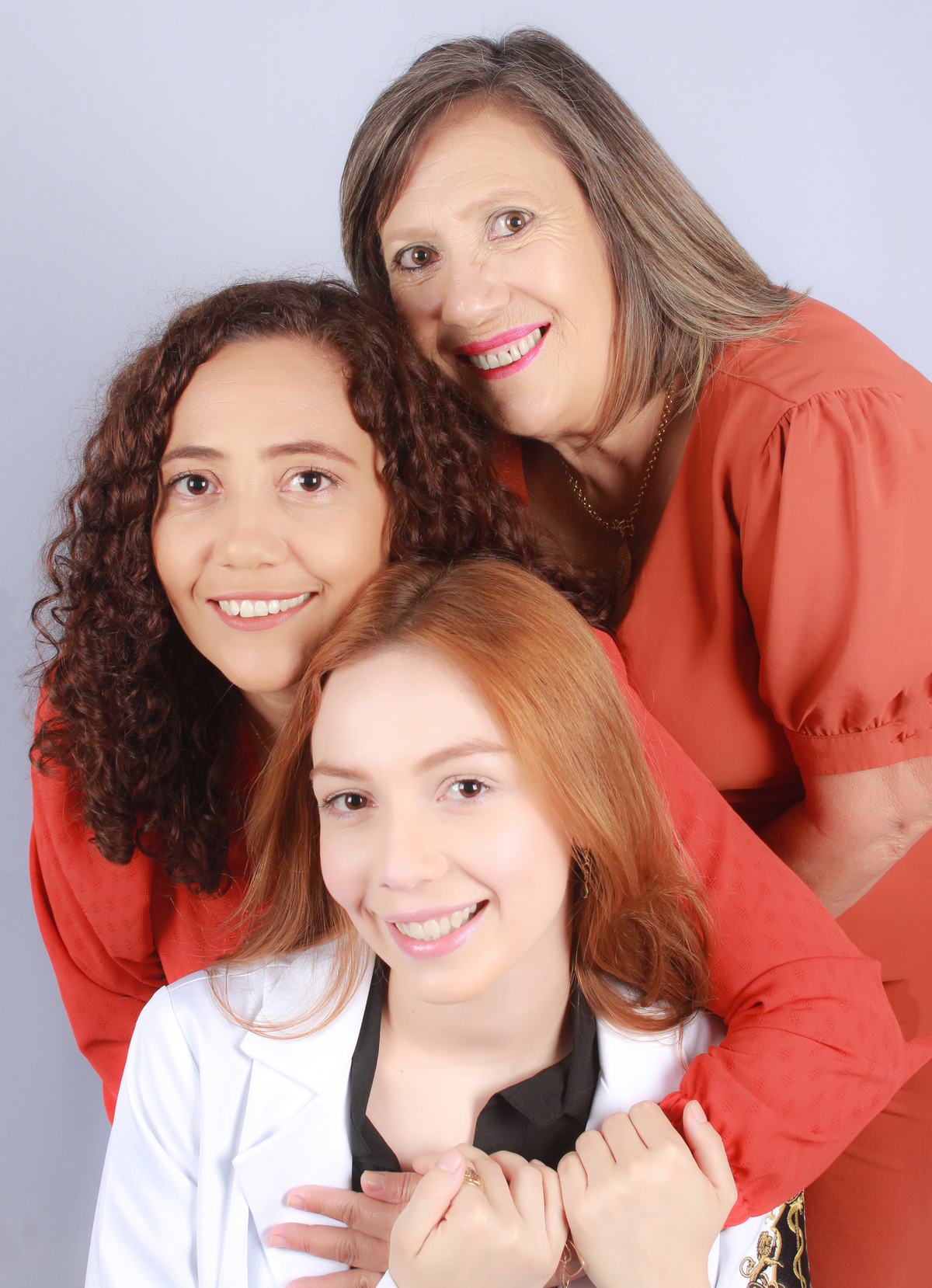 studio-estudio-foto-fotografia-book-formanda-medicina-formatura-jaleco-estecoscopio-familia